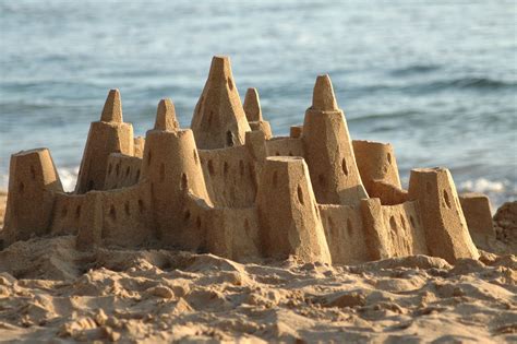 Замок на песке (Замок на пiску)
 2024.04.27 18:36